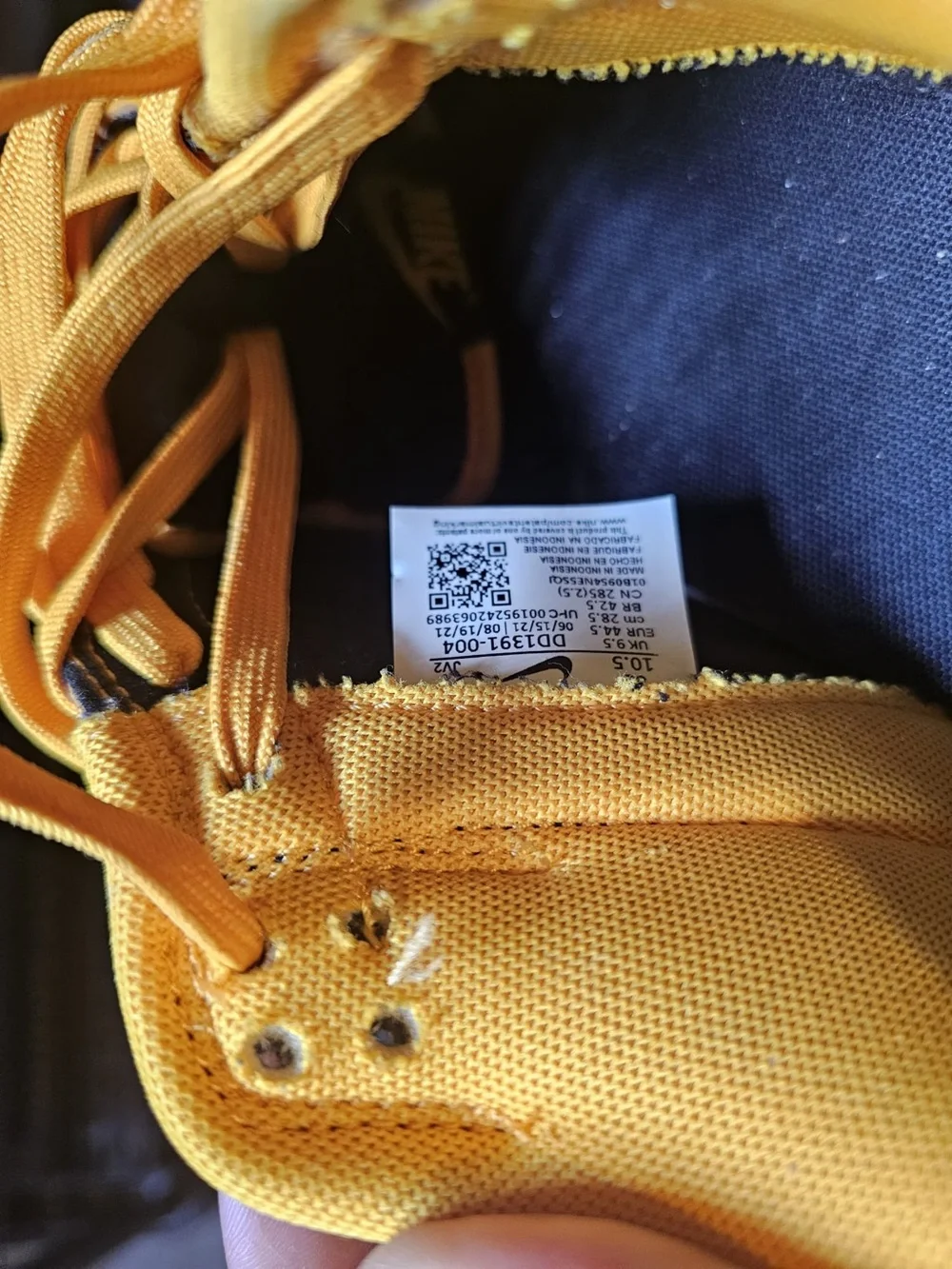 Nike Kids Black and Yellow Low-Top Sneakers